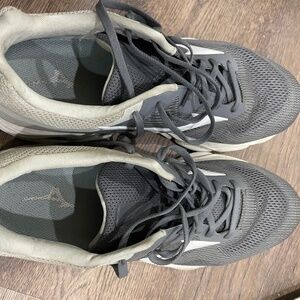 Barely Used! Mizuno Wave Inspire 16 Men’s Size 11